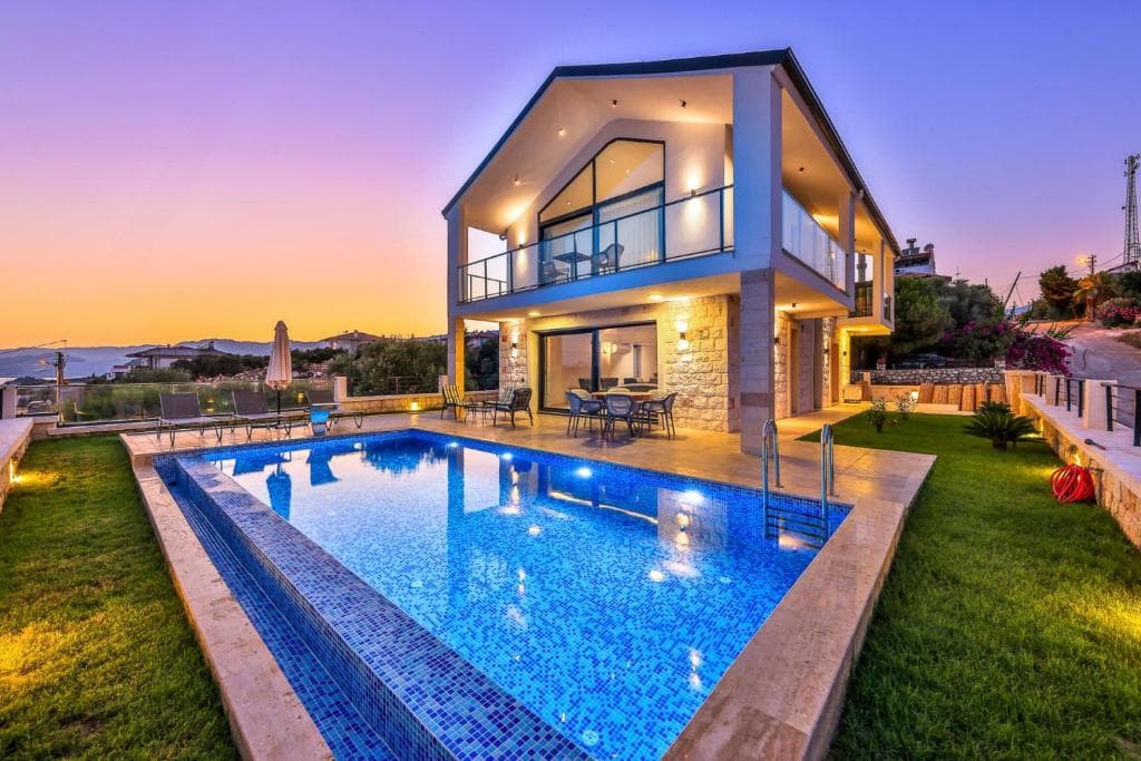 Villas in Antalya: To Buy or to Rent?